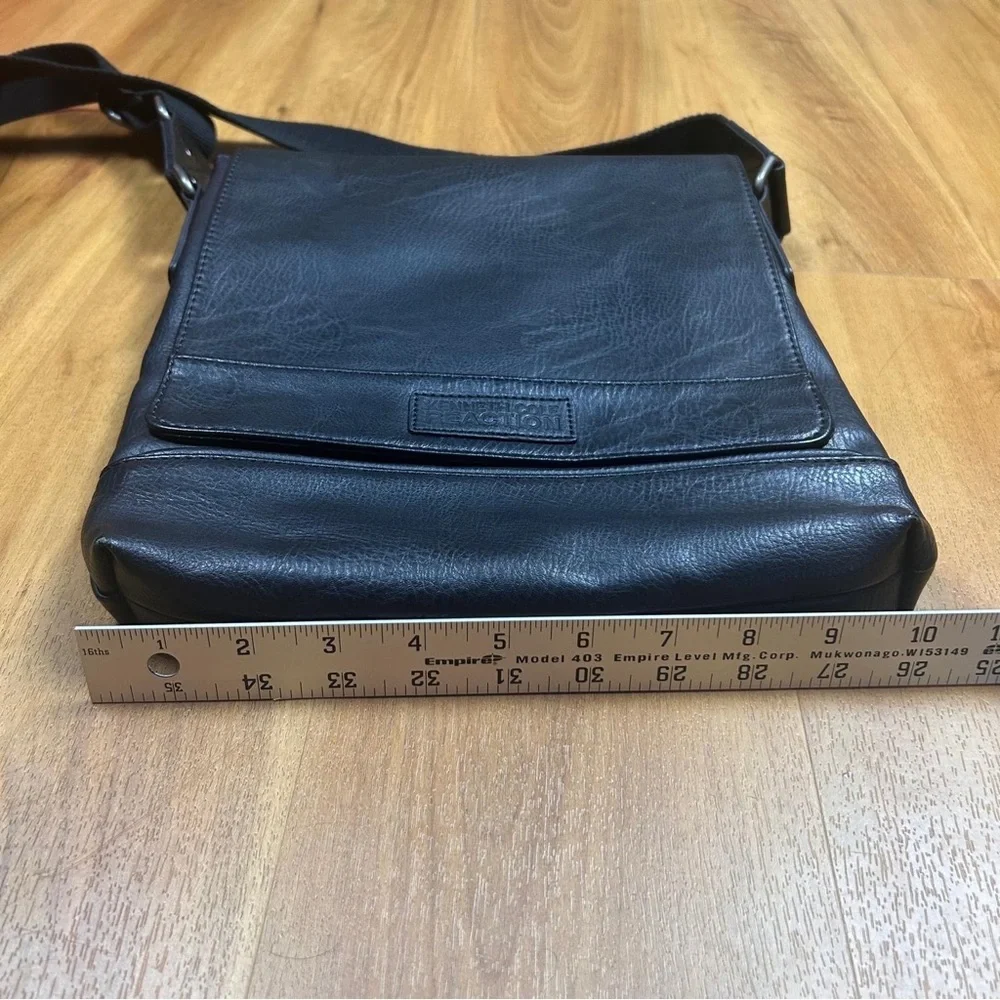 Kenneth Cole Reaction Black Messenger Bag‎ with Adjustable Strap